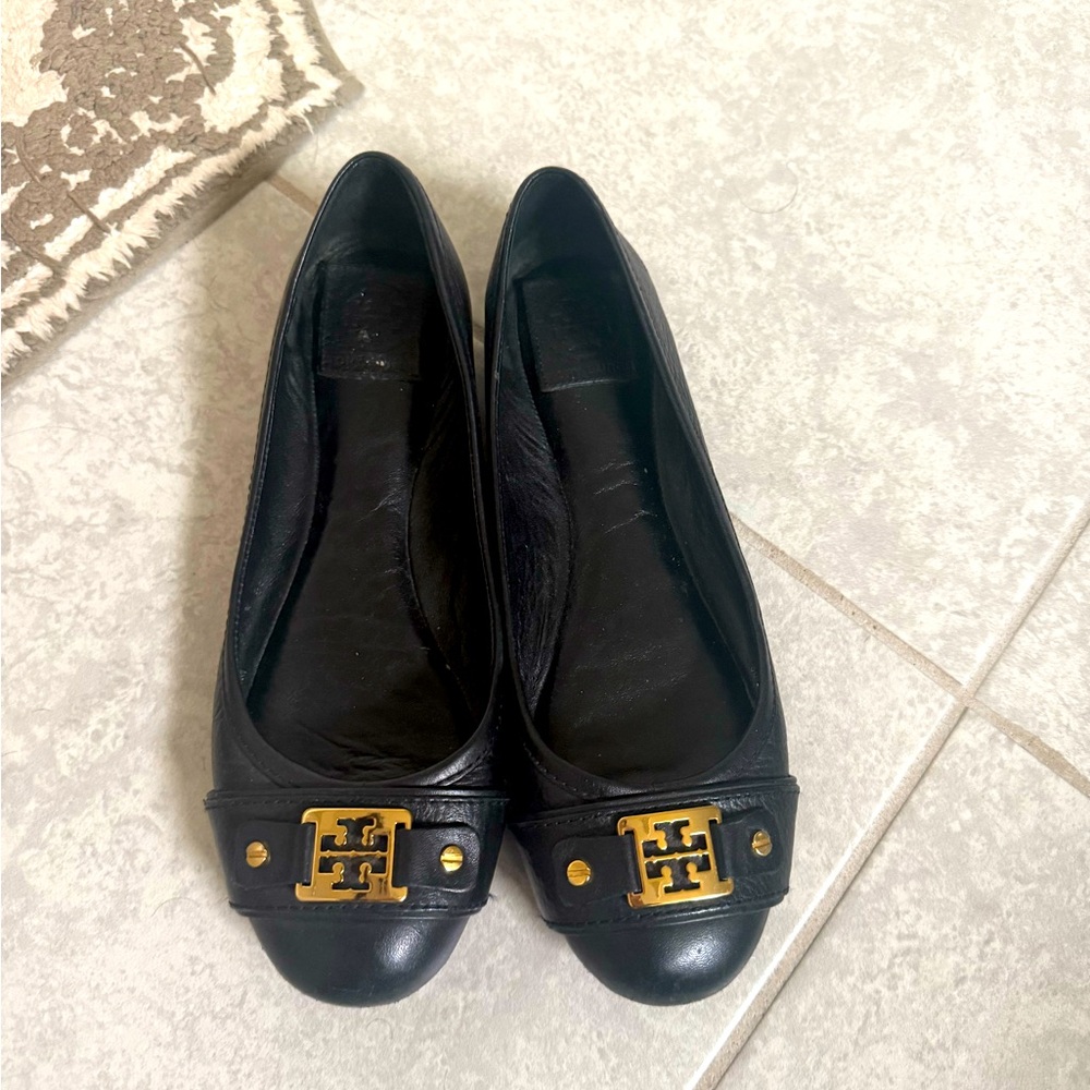 Tory Burch logo ballet flats